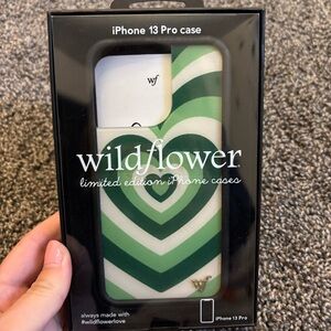 Iphone 13 Pro Wildflower green heart case